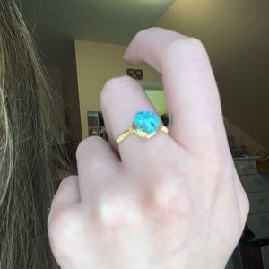 Stunning turquoise gold wire ring